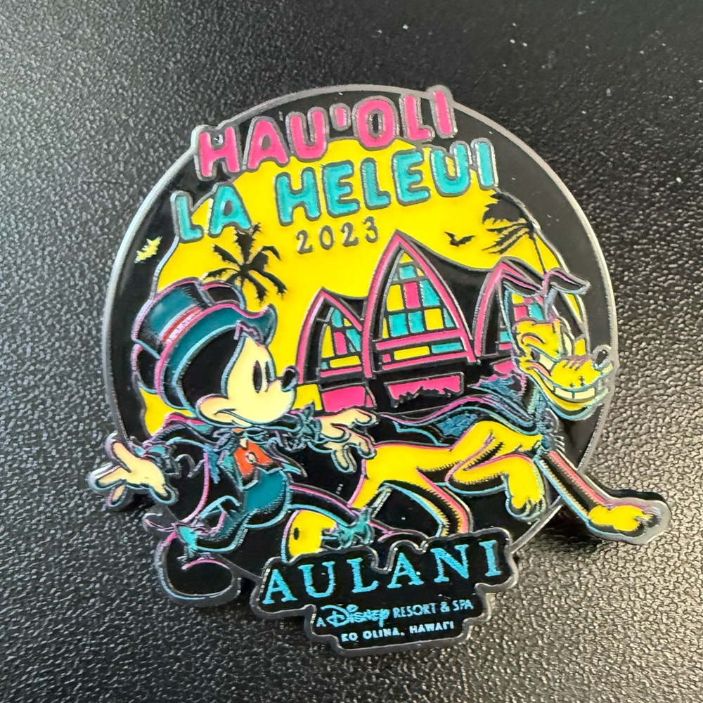 Disney Aulani Halloween Pin with Black and Yellow 2023